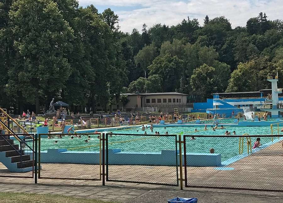 Basen przy Sudeckiej jednym ze środków na upały