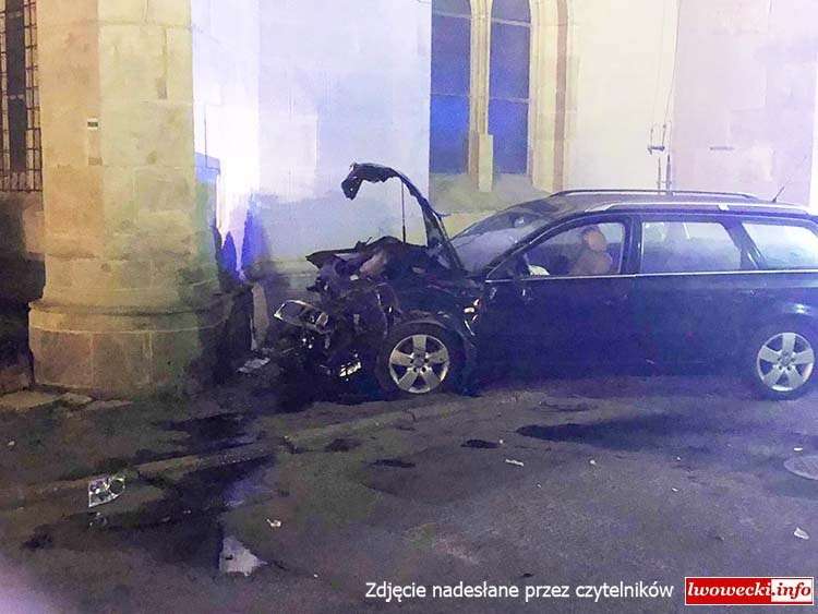 Pijany kierowca Audi uderzył w kościół