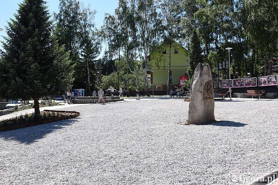 Szklarska Poręba odnowiła skwerek Radiowej Trójki
