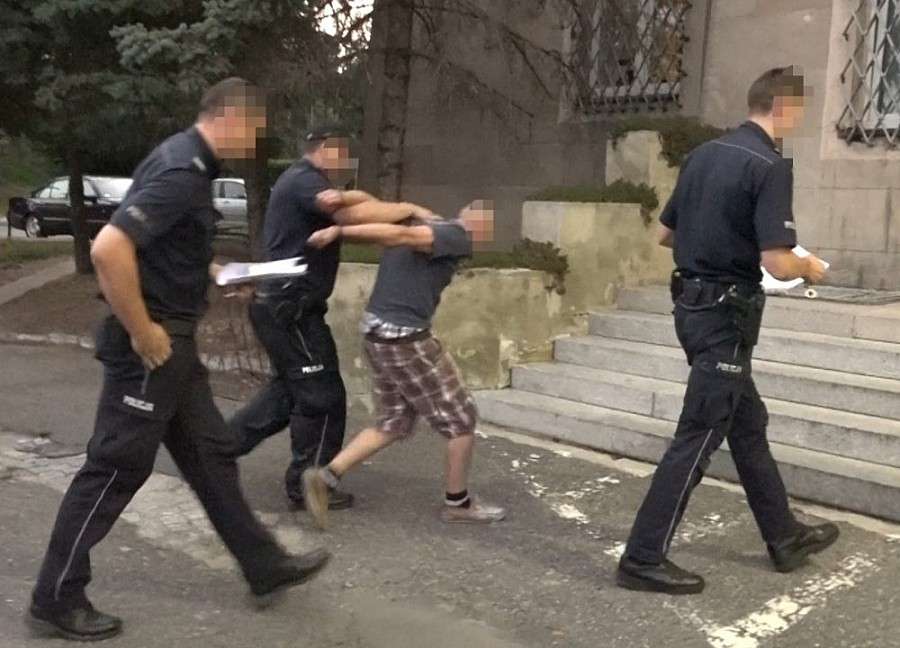 Policjant potrącony w pościgu