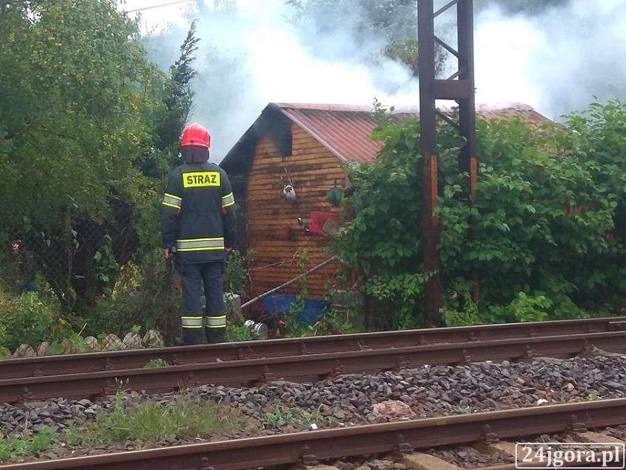 Dym nad Jelenią Górą. Płonęła altanka 