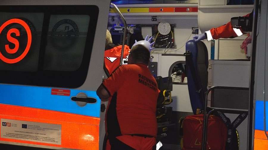 Tragedia w Kamiennej Górze. Ojciec na oczach dziecka zamordował matkę