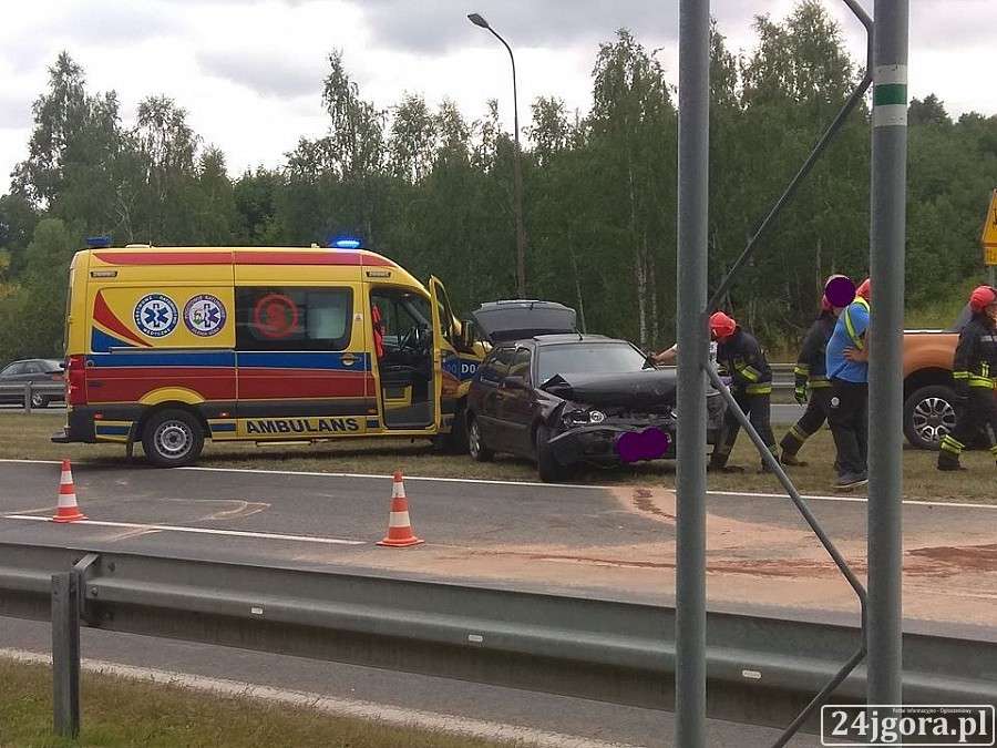 Zderzenie dwóch aut w Jeleniej Górze