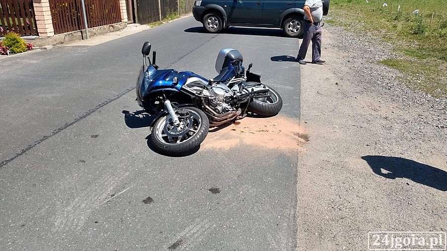 Rowerzystka wjechała pod motocykl