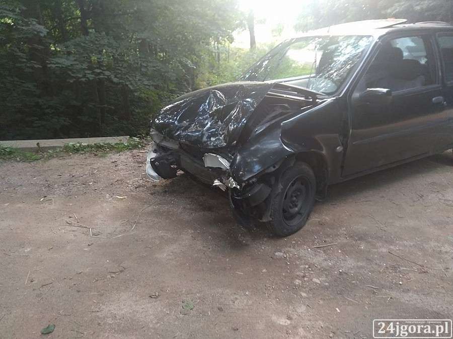Wyjechała z posesji wprost pod auto