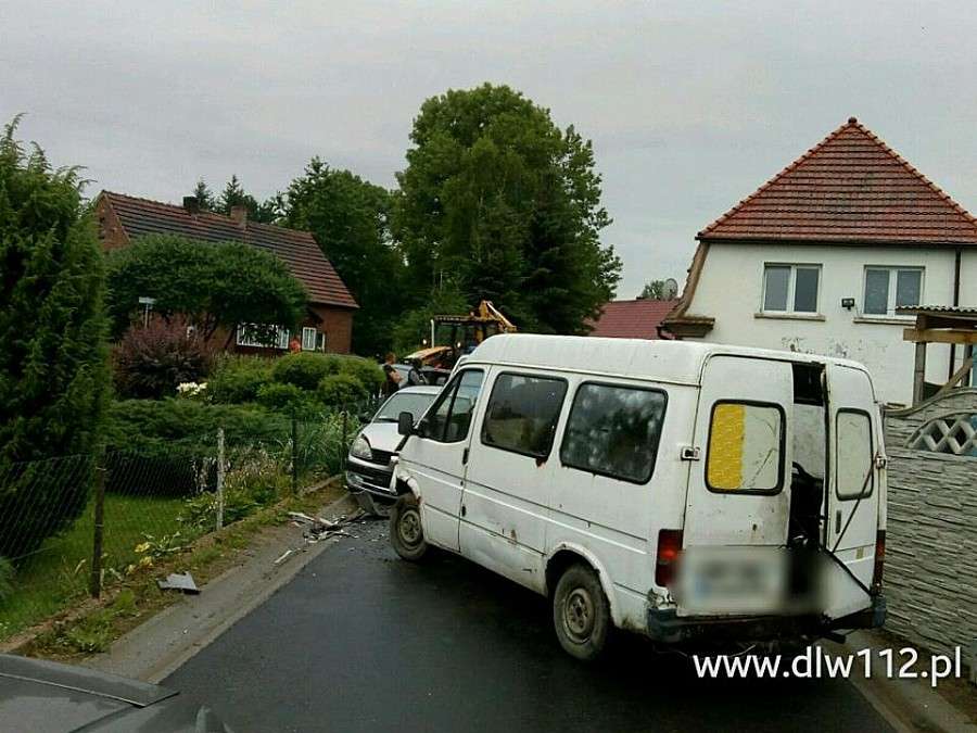 Zderzenie dwóch aut. Jeden z kierowców po narkotykach?
