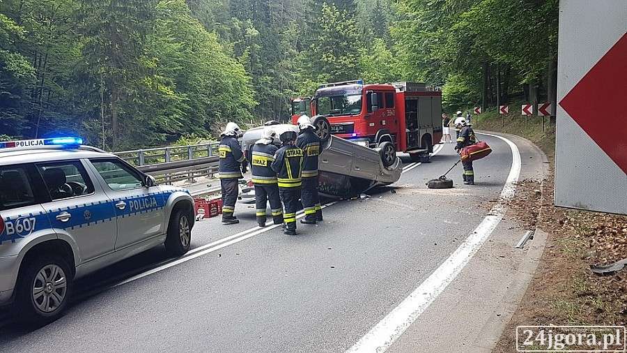 Auto dachowało pod Szklarską Porębą