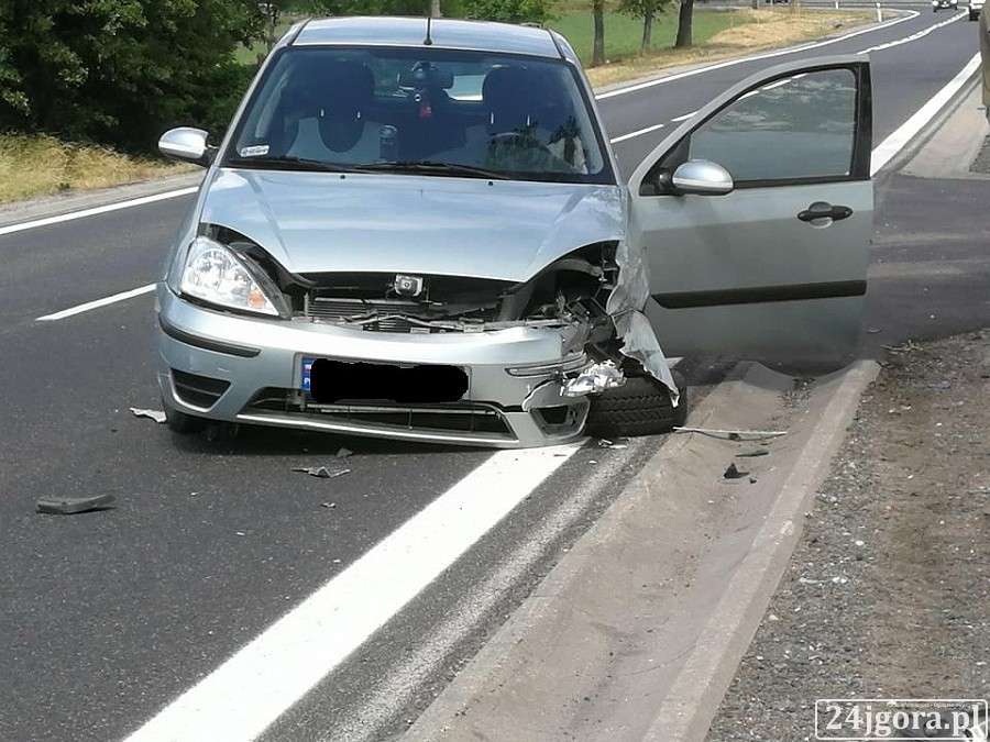  Kolejny dziś wypadek. Dwa auta zderzyły się pod Jelenią Górą