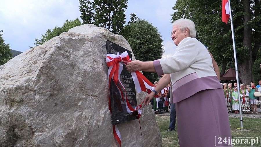 Odsłonięcie obelisku pamięci w Piechowicach