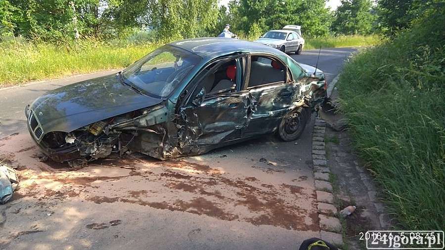 Zderzenie w Siedlęcinie. Droga zablokowana.