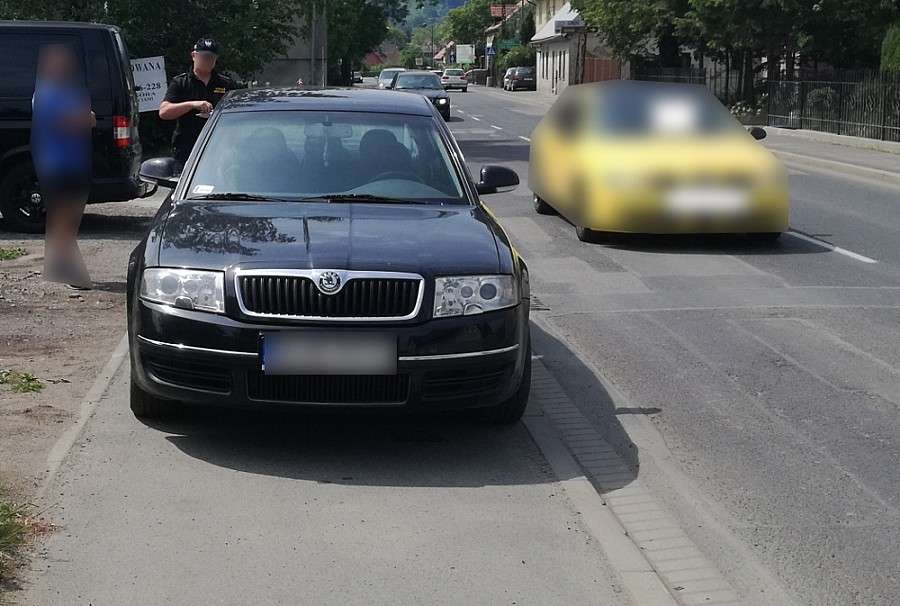 Zaparkował na chodniku	