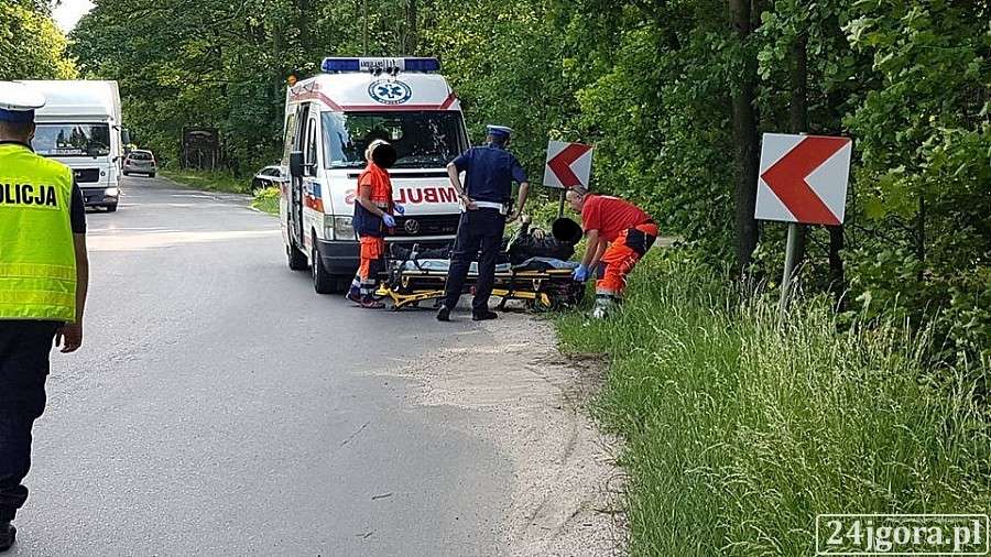Motocyklista przewrócił się na drodze
