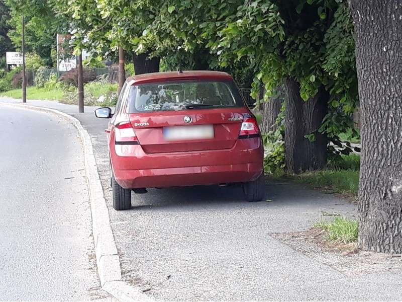 Parkowanie na chodniku	
