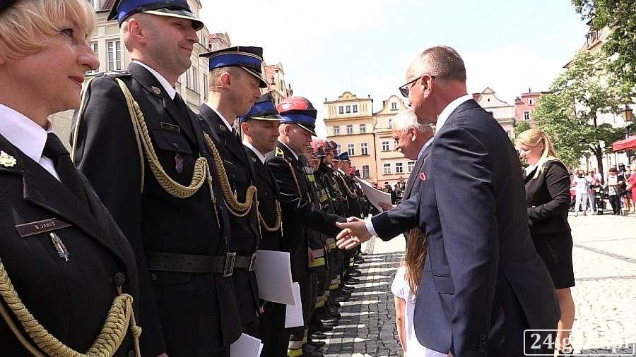 Prezent dla strażaków z okazji ich święta (VIDEO)