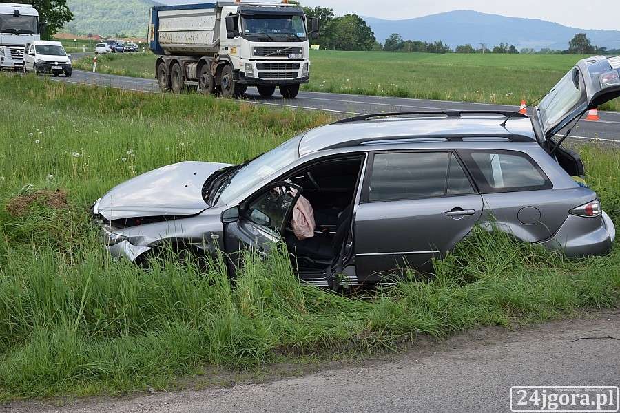 Wypadek w Podgórzynie. Cztery osoby w szpitalu (VIDEO)