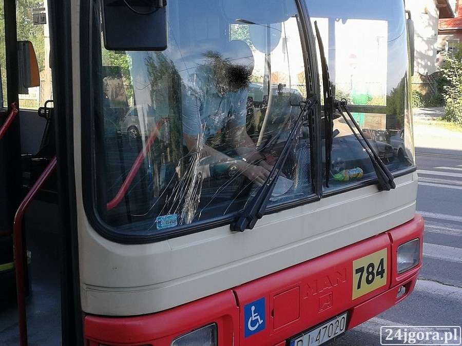 Autobus MZK potrącił pieszego.