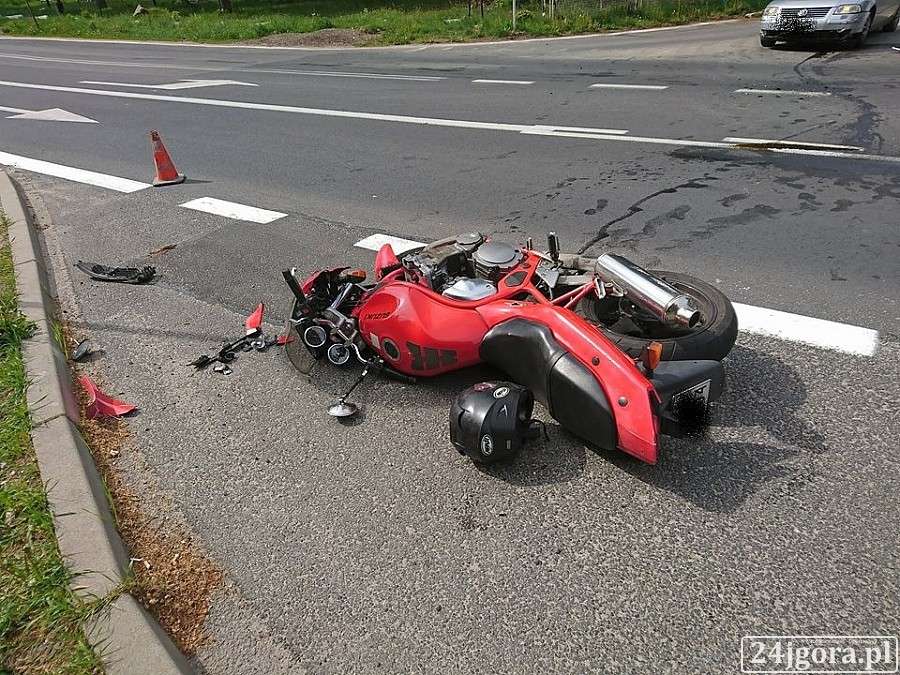 Zderzenie motocyklisty i osobówki