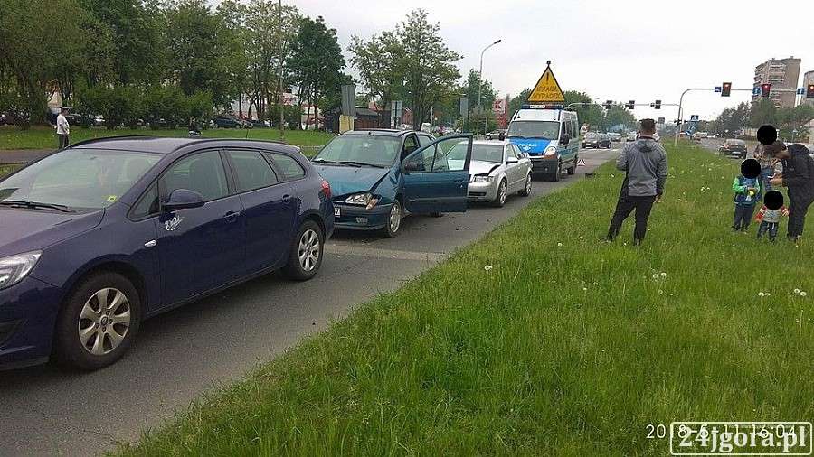 Zderzenie trzech aut w Alei Jana Pawła