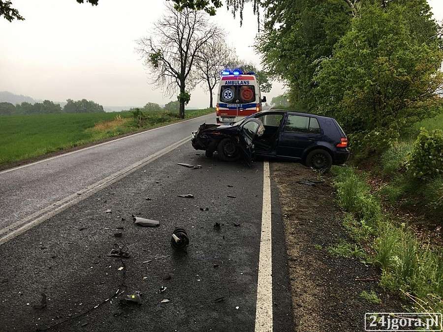 Czołowe zderzenie w okolicach Podgórzyna