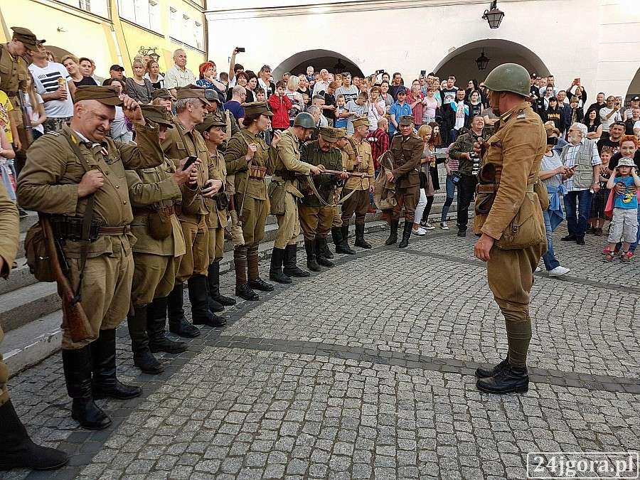 Wielka wojna w centrum Jeleniej Góry (VIDEO)