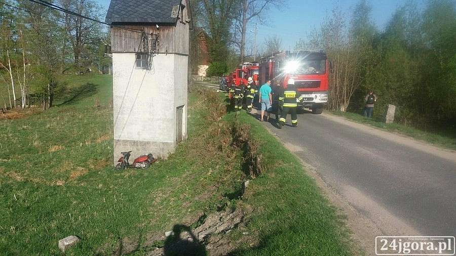 Nieprzytomny motorowerzysta trafił do szpitala