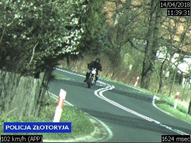 Motocyklista dwukrotnie przekroczył dozwoloną prędkość w terenie zabudowanym 