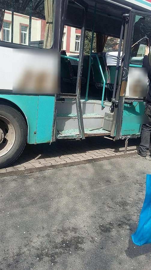 Rozbił autobus i... pojechał dalej