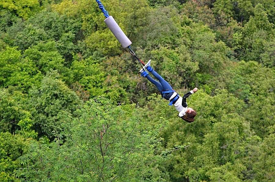 Niesamowite doznania w prezencie - skok na bungee