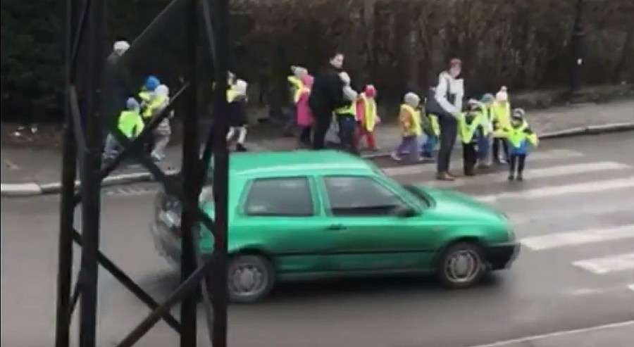 68-latka omal nie potrąciła grupy przedszkolaków