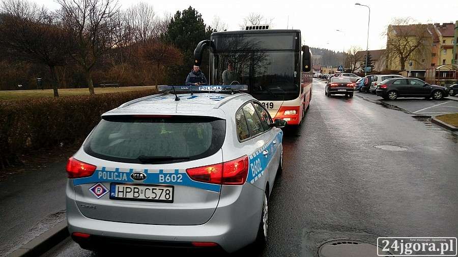 Gwałtowne hamowanie autobusu - 6 osób w szpitalu