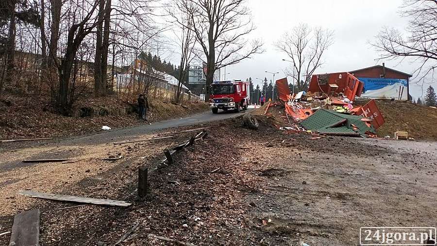 Ciągnikiem wjechał w sklep z pamiątkami