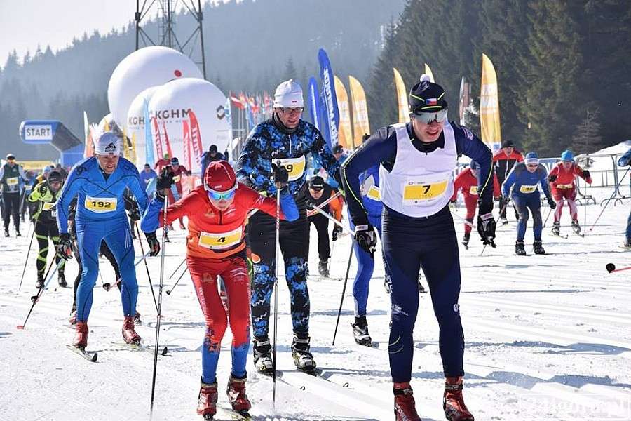 Słońce, mróz i radość z biegania na nartach. Trwa 42. Bieg Piastów