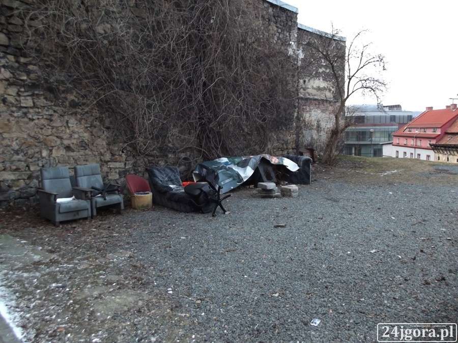 Śmieci w centrum miasta
