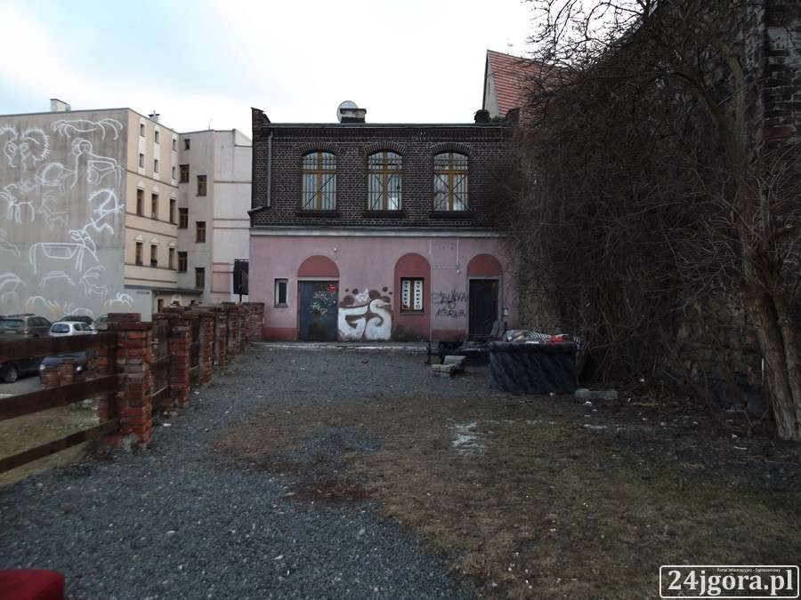Śmieci w centrum miasta