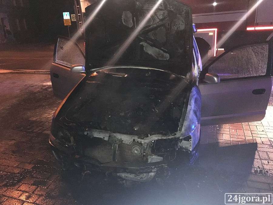 W Cieplicach palił się samochód 