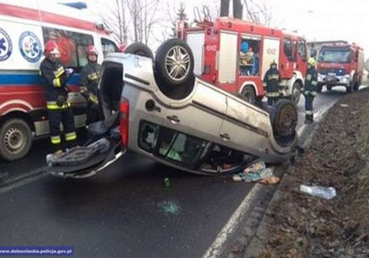 Auto dachowało - kierowca miał ponad 2,6 promila