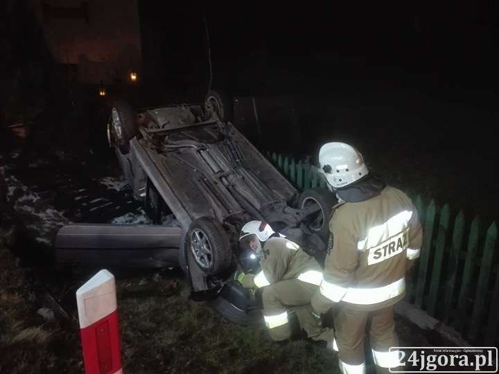 19-latek dachował. Jechał zbyt szybko, prawo jazdy miał od 10 dni