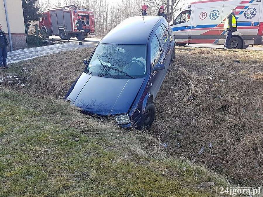 Zderzenie dwóch aut w Kostrzycy