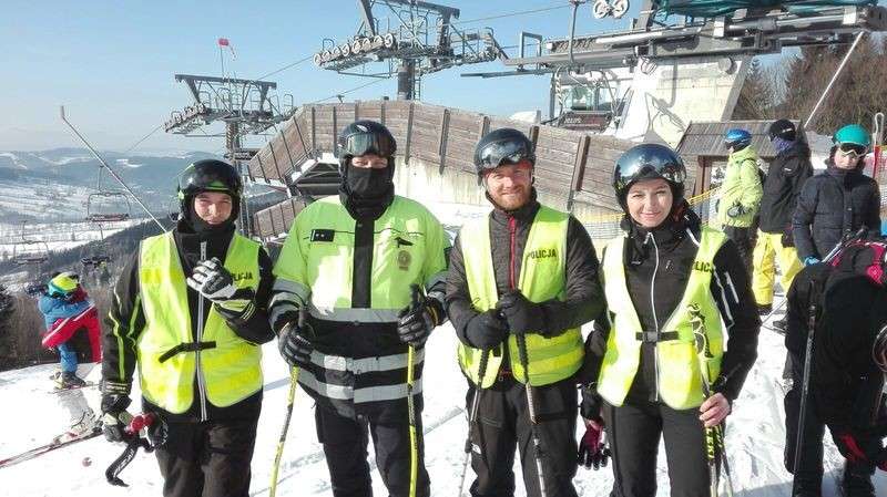 Policyjny polsko-czeski patrol narciarski w Rokytnicach nad Jizerou