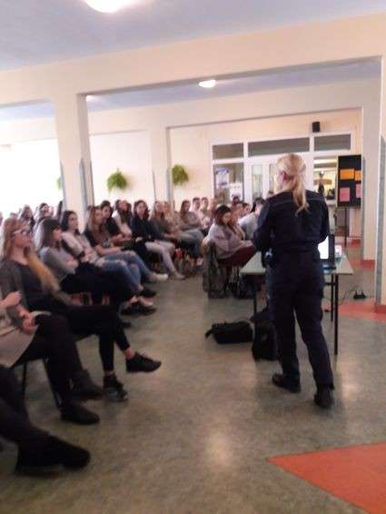 Policja rozmawiała z uczniami o narkotykach