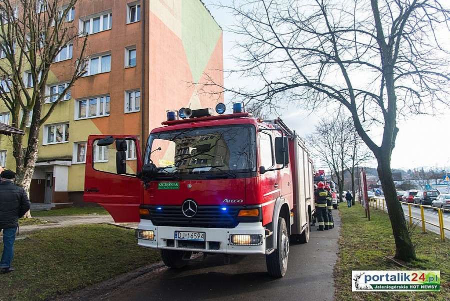 Chwile grozy przeżyli mieszkańcy bloku przy Różyckiego