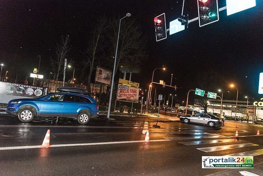 ROWERZYSTA POD KOŁAMI AUDI