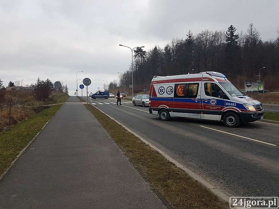Kobieta potrącona na pasach