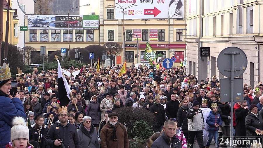Orszak Trzech Króli przeszedł ulicami miasta (VIDEO)
