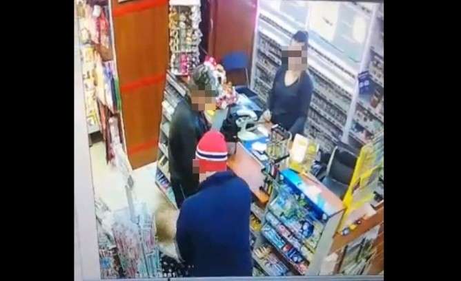 Uderzył dziecko w supermarkecie Dziewczynka dostała w twarz, bo wydała 9,90