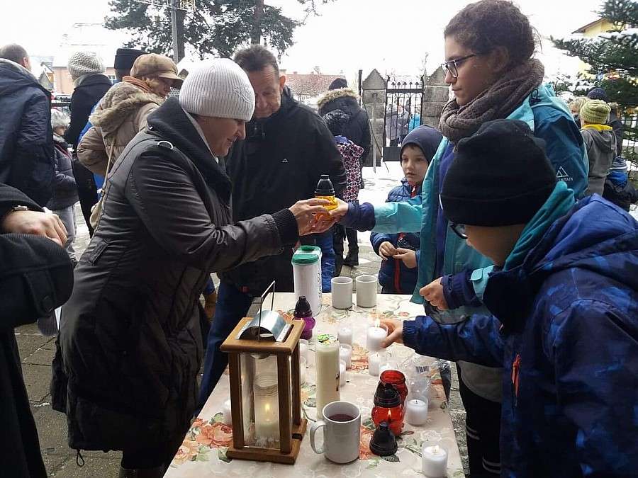 Piechowice : Przekazanie Betlejemskiego Światła Pokoju 