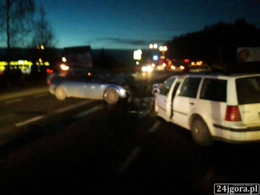Wypadek w alei Sobieskiego. Jedna osoba w szpitalu.