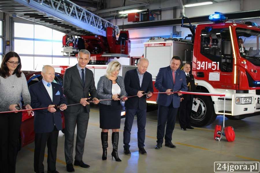 Nowa drabina o wartości 4 mln złotych dla jeleniogórskiej straży (VIDEO)
