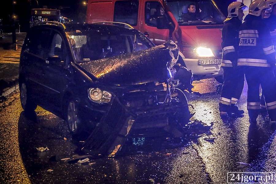 Zderzenie trzech aut na ulicy Wolności