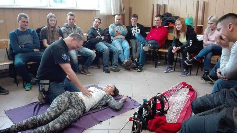 Kolejni funkcjonariusze z tytułem ratownika